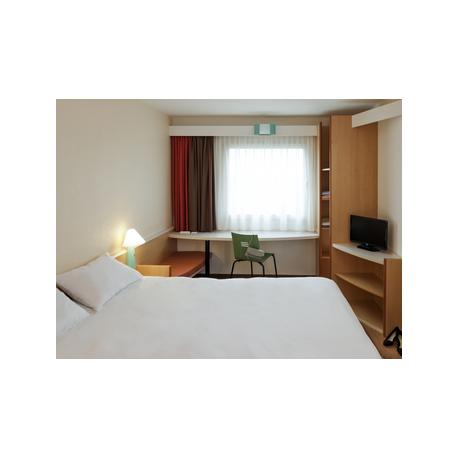 Chambre standard avec 1 lit double et 2 lits simples Chambre standard avec 1 lit double et 2 lits simples